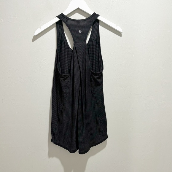 LULULEMON Women’s Black Gold Stripe 105 SINGLET Seriously Light Luon Size 4 - Picture 4 of 7